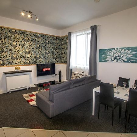 Ideal For Groups - 2 Bedroom Apartment - Free Parking, Transit Links, Close To Stadiums Manchester Ngoại thất bức ảnh